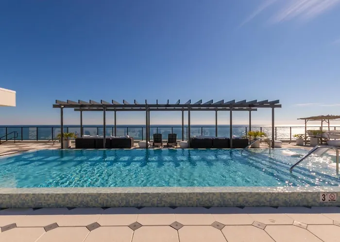Elegant 4 Bedroom Luxury With Rooftop Pool Next To The Hangout *